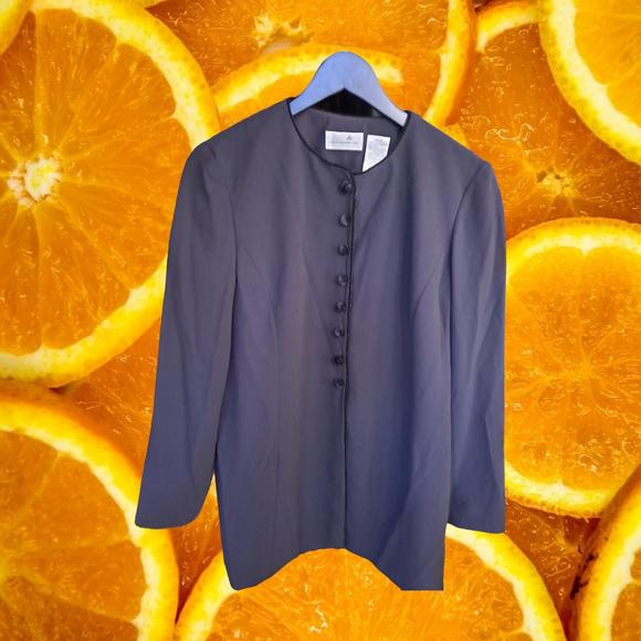 Liz Claiborne Jackets & Blazers - Liz Claiborne Black With Velour Trim and Buttons Blazer Size 6